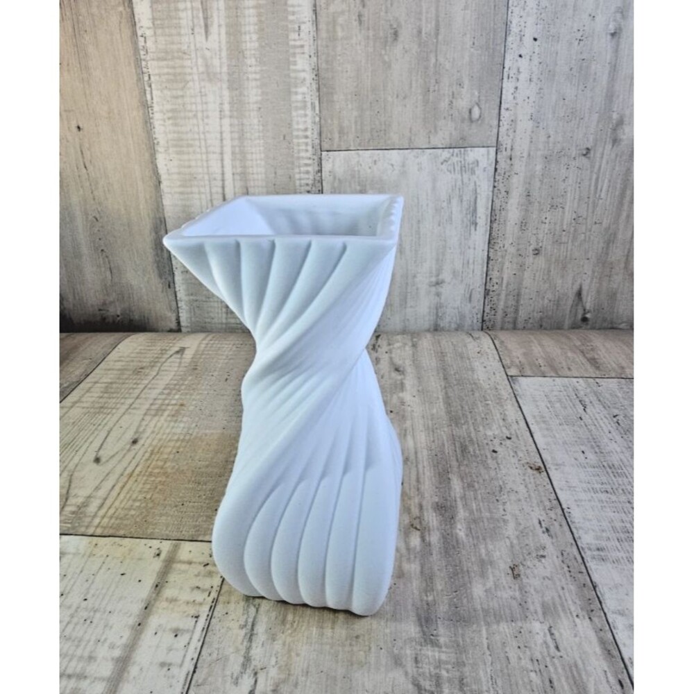 Kameelion 3D Printed Swirl Vase Modern Twist Design White Open Box